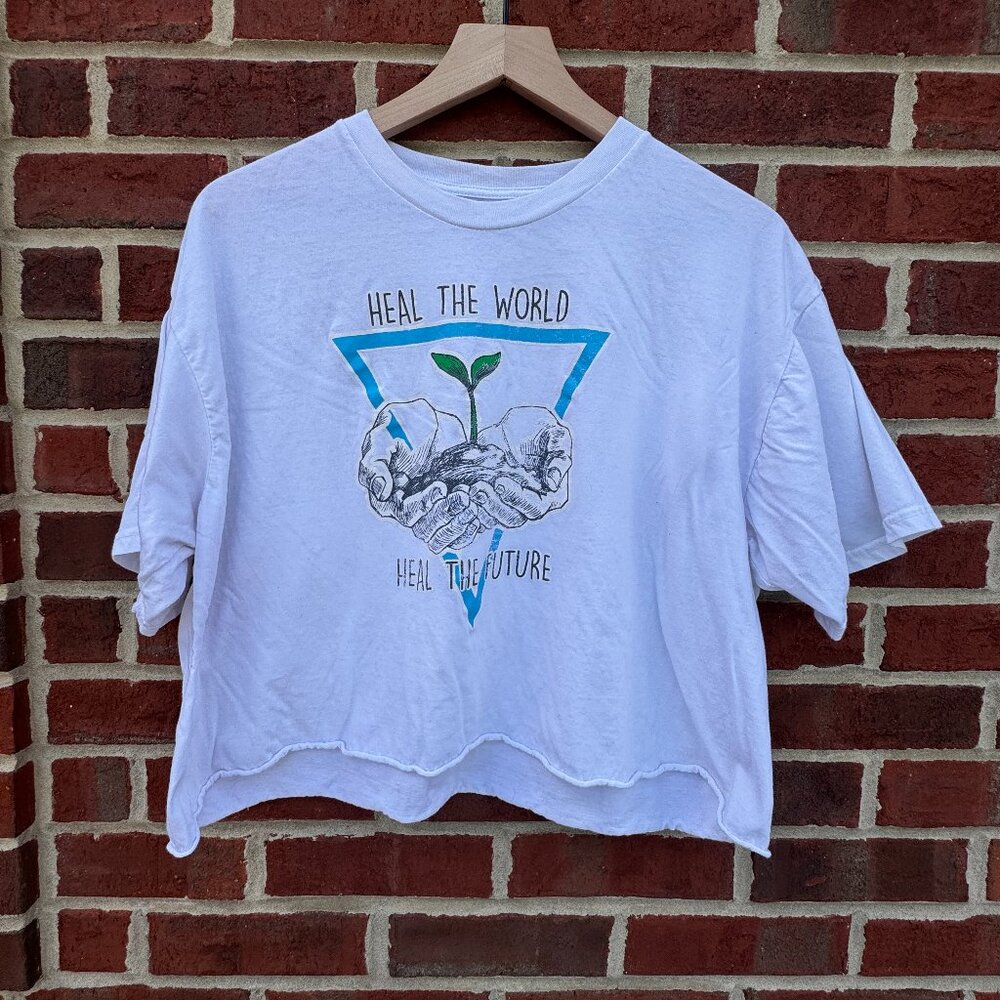 Chic & Cheerful Cropped Graphic Tee XL White Heal The World Heal The Future